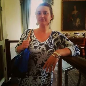 Meet your Posher, Niousha